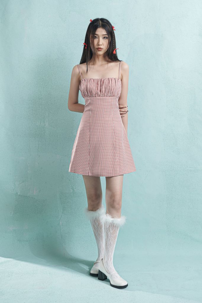 Váy hai dây dáng ngắn Alice Dress VK001 họa tiết caro, thiết kế hở lưng trẻ trung hiện đại - Uni By Heart