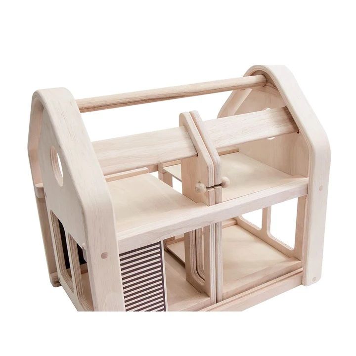 Nhà búp bê bằng gỗ cao su với đồ nội thất