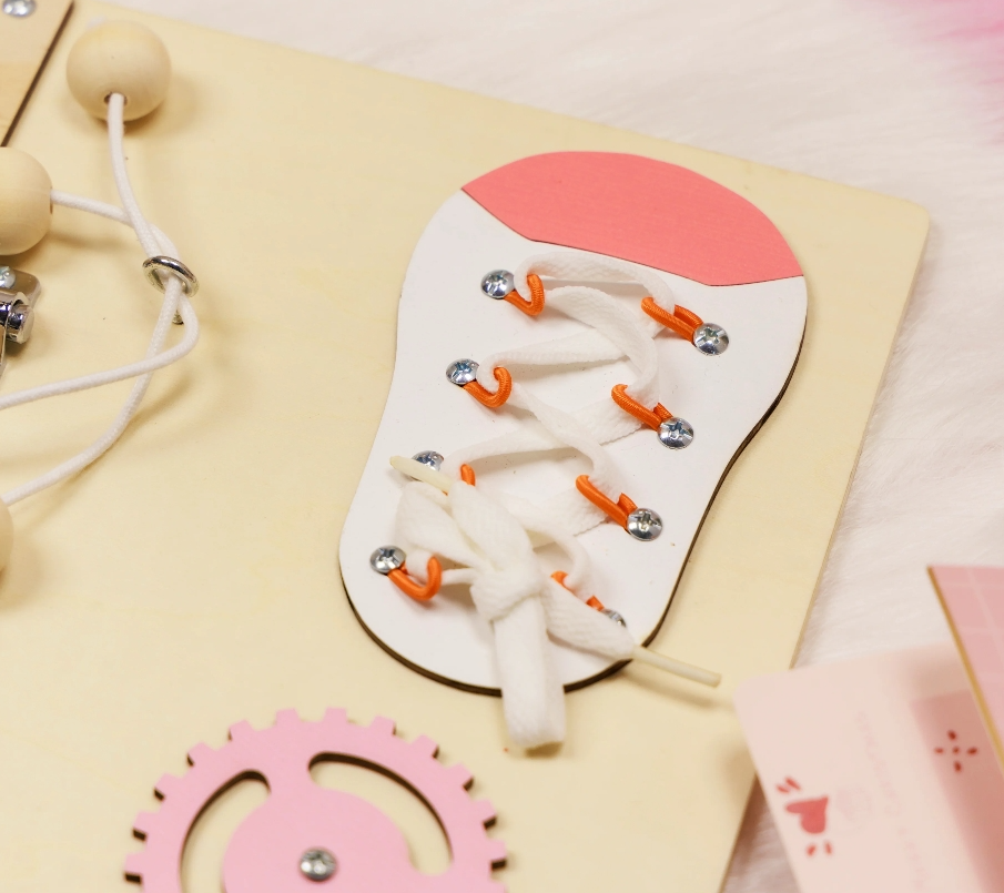 Busy board - Rectangle with shoe lace - Size L
