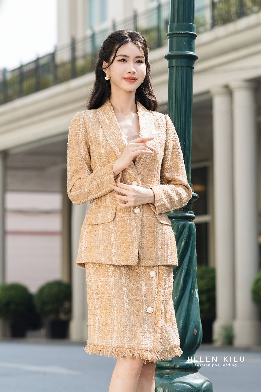  Set vest và chân váy tweed vàng ánh kim 