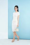 Đầm ôm body LIZARD rút dây 2 bên eo màu trắng tôn dáng 2SS23S027