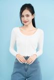 Áo thun rayon nữ LIZARD crop top tay dài cổ tròn 2SS23T018