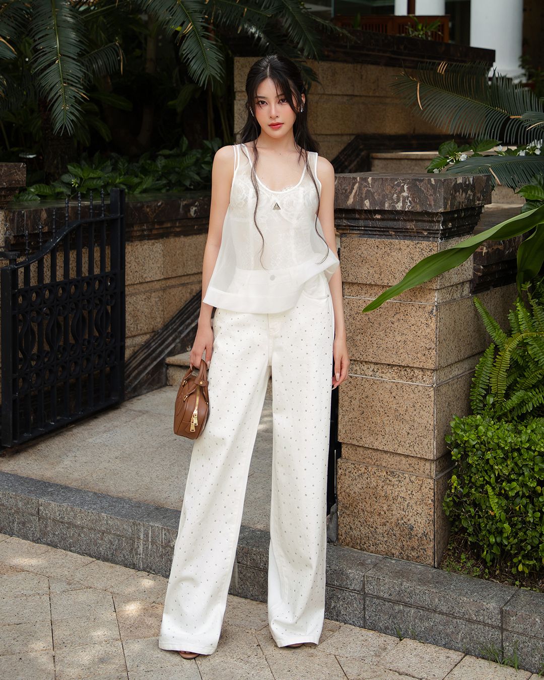 QUẦN JEAN ỐNG SUÔNG ĐÍNH ĐÁ THỜI TRANG K CLOSET Q2007