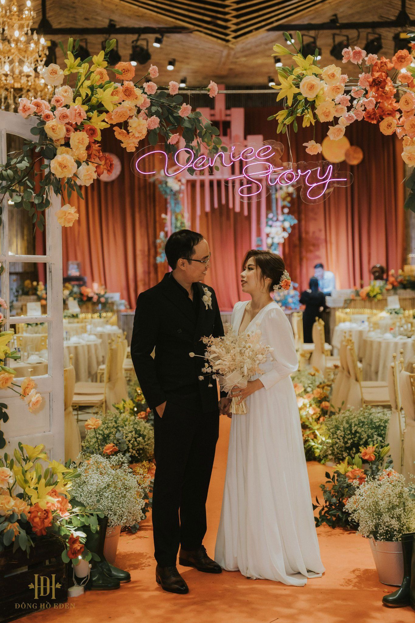 RẠNG RỠ NGÀY CHUNG ĐÔI