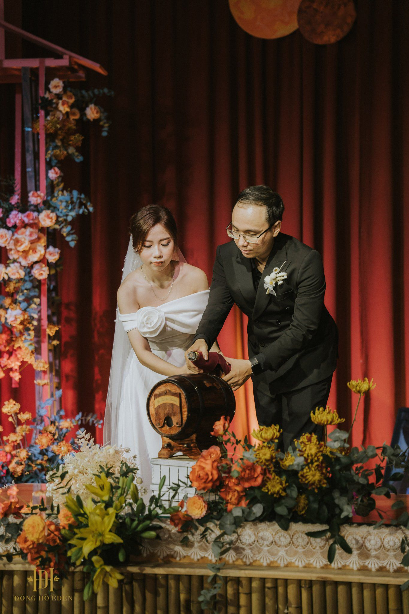 RẠNG RỠ NGÀY CHUNG ĐÔI