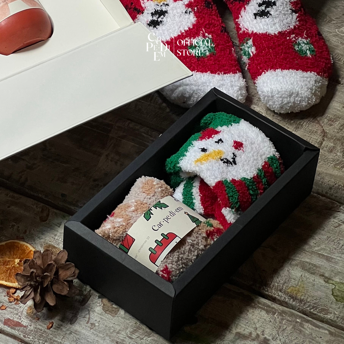 Tất xù bông Xmas màu trắng