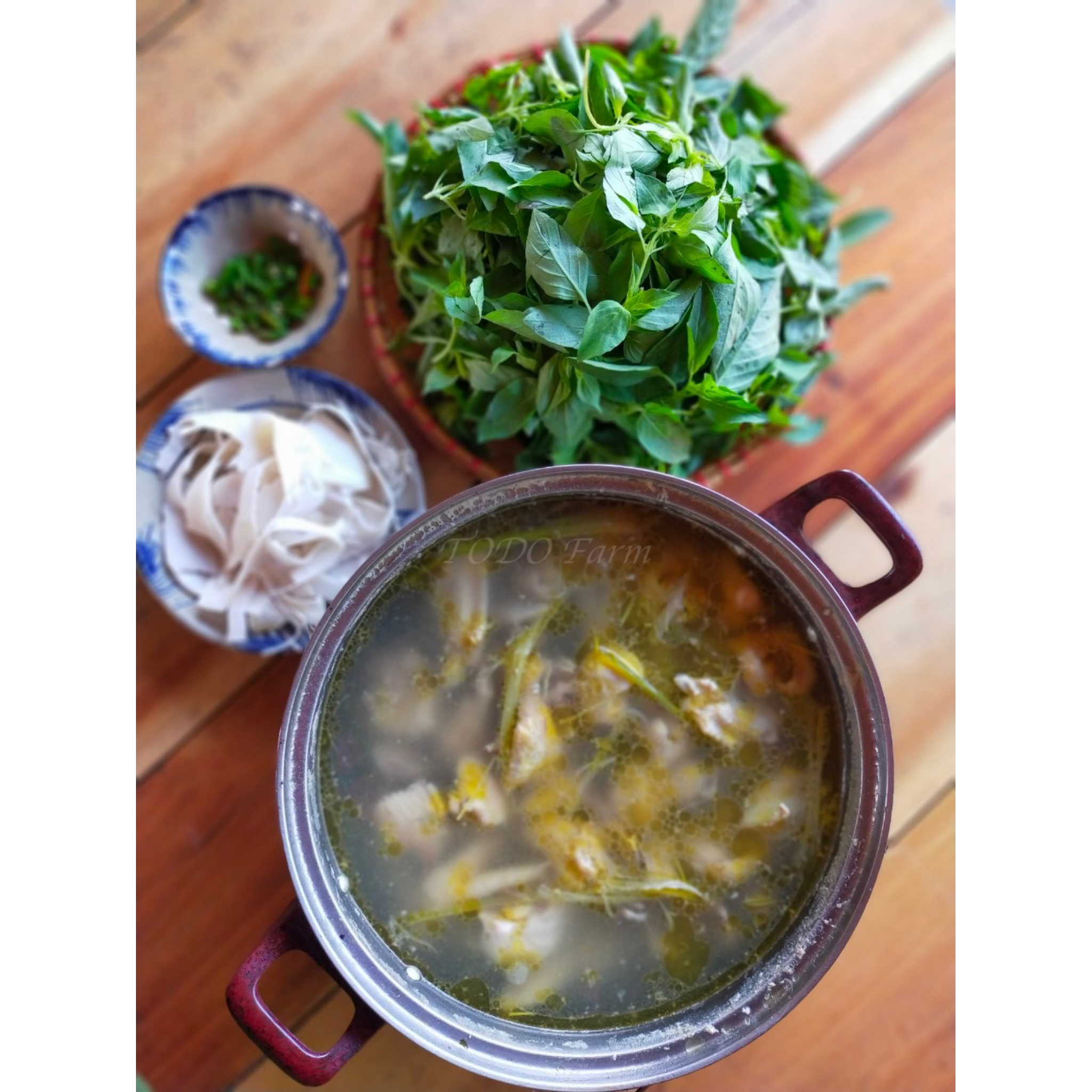 Lẩu Gà Lá É