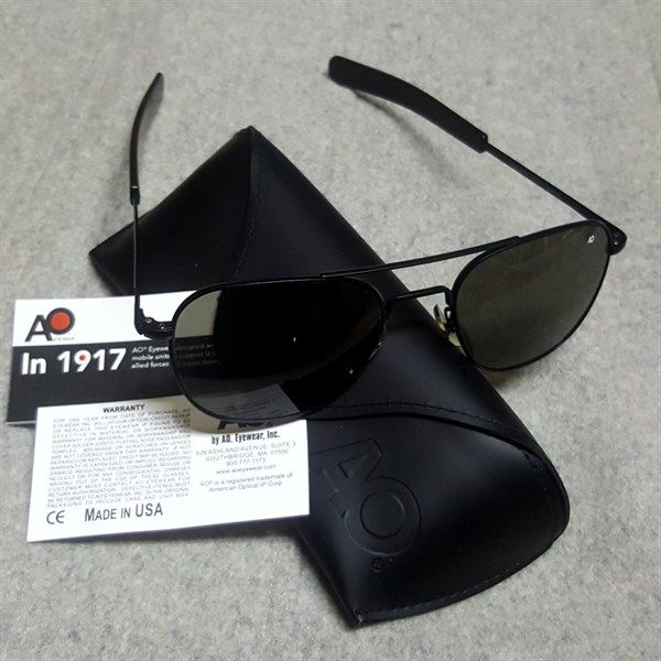 Mắt Kính AO Gọng Đen - Made in USA