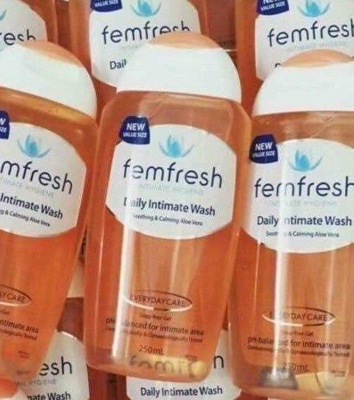 Dung dịch vệ sinh phụ nữ Femfresh Úc