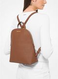  Balo Michael Kors Cindy Large Saffiano Leather Backpack Màu Nâu 27 x 30 cm 