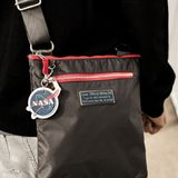  Túi Đeo Vai NASA Red Canoe Màu Xám Đậm Red 24cm x 25.5cm 