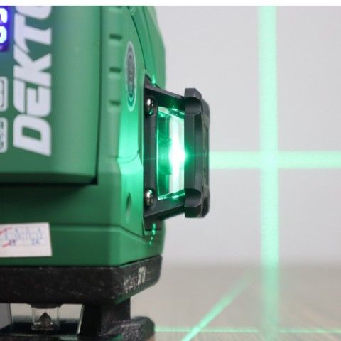 Máy cân bằng laser Dekton DK-LS1601 Máy 16 tia xanh. Máy sử dụng nút bấm cảm ứng trên thân máy, có chức năng khóa tia, chớp tia