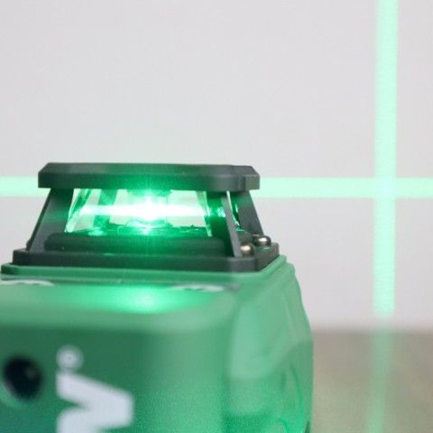 Máy cân bằng laser Dekton DK-LS1601 Máy 16 tia xanh. Máy sử dụng nút bấm cảm ứng trên thân máy, có chức năng khóa tia, chớp tia