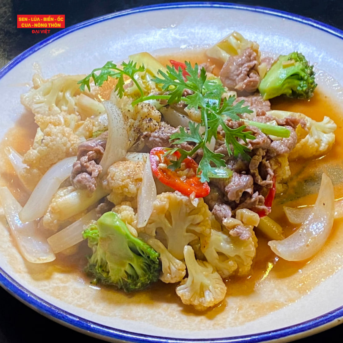  Stir-fried Beef With Broccoll, Cauliflower, Served With Steamed Rice - Bò Xào Bông Cải 