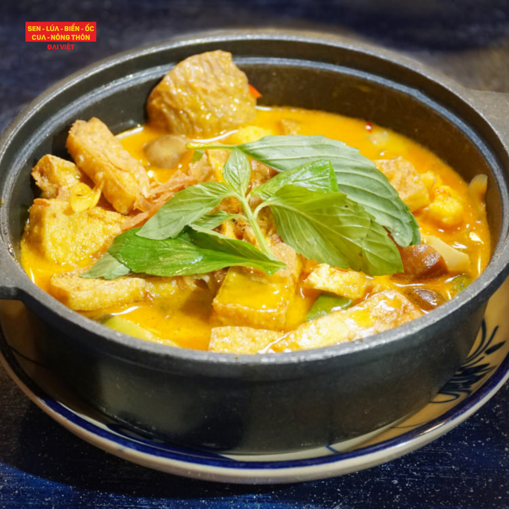 Vegetarian Curry With Tofu, Potatoes, And Carrots, Mushroom, Served With Steamed Rice - Cà Ri Chay 
