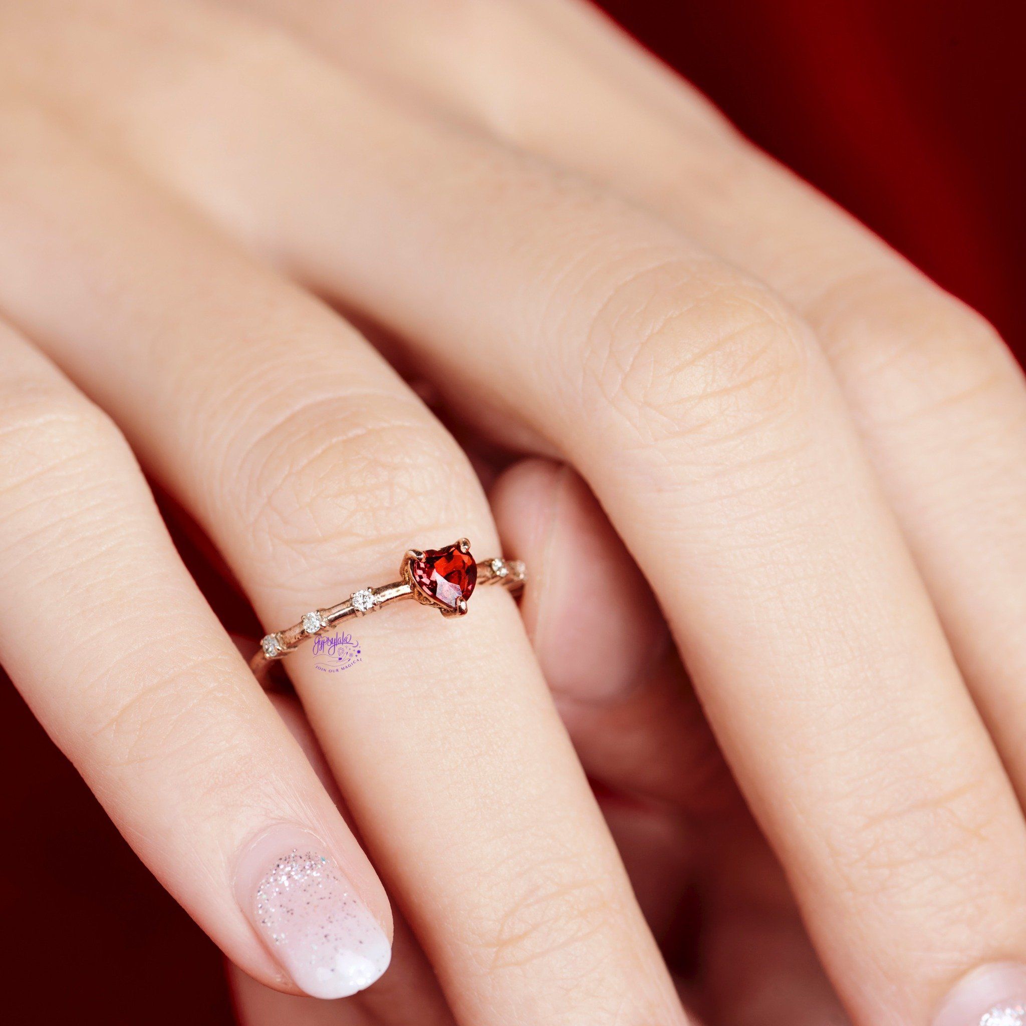 Nhẫn vàng 10k Heart Garnet Size 50