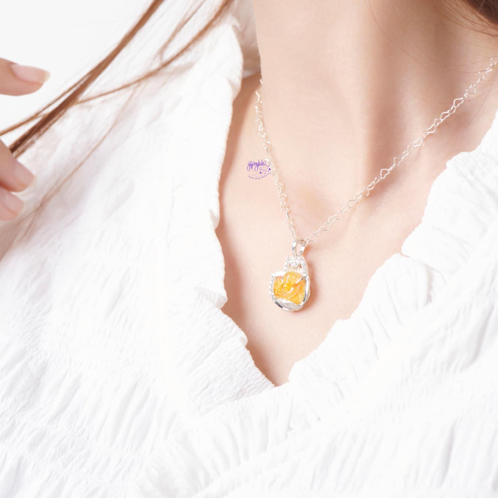 Mặt Dây Chuyền Hồ Ly Đá Thạch Anh Tóc Vàng