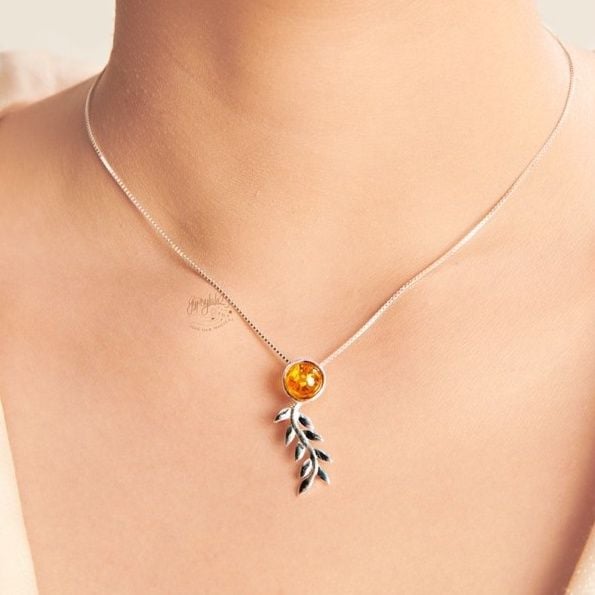 Mặt Dây Chuyền Hình Lá Đá Hổ phách