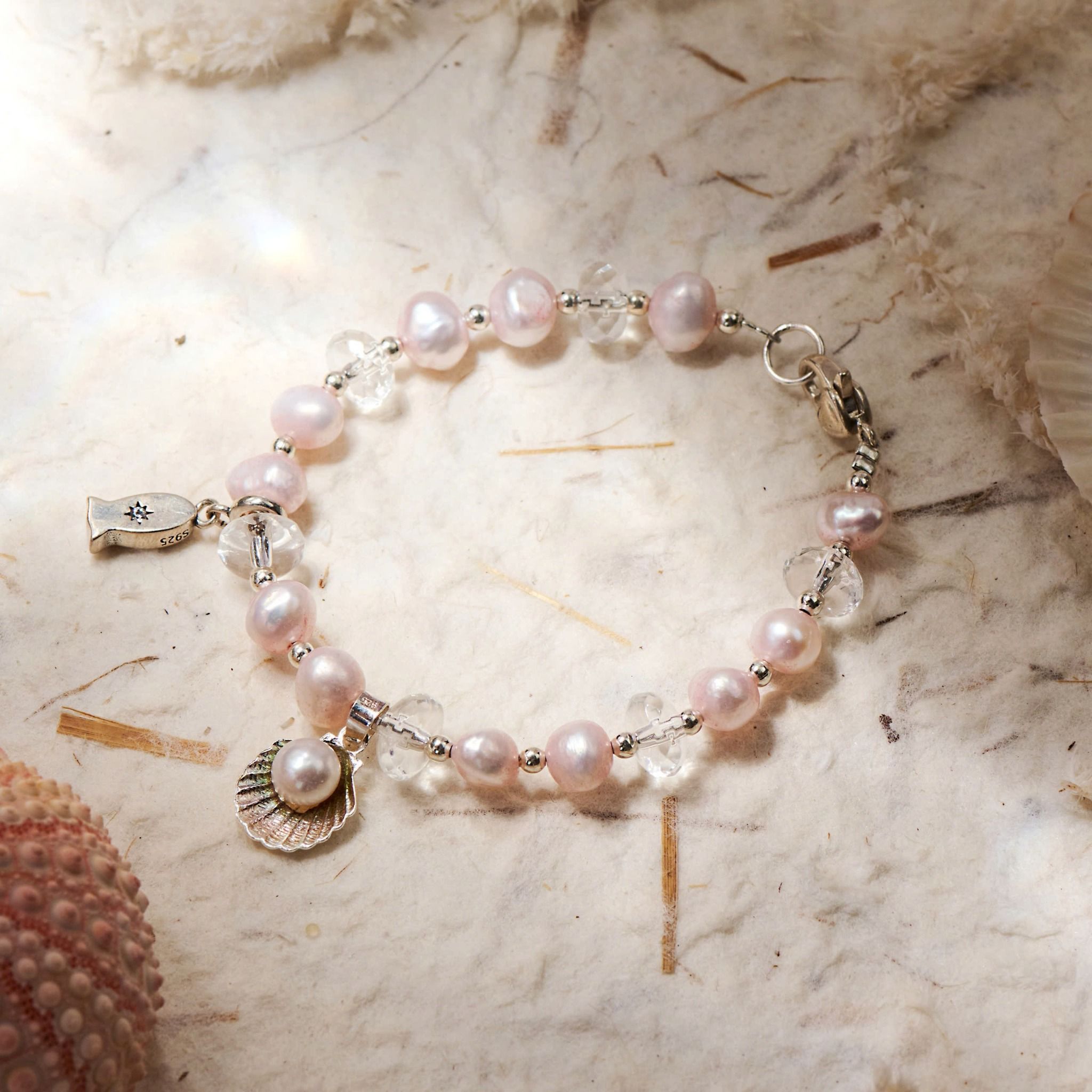 Vòng Tay Thiết Kế Nữ The Sea’s Gentle Heart Ngọc Trai Hồng SP008175 Gypsy.lala