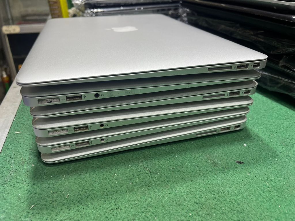 MACBOOK AIR A1466 - i5 2015 5th| 8GB| 128GB 13.3