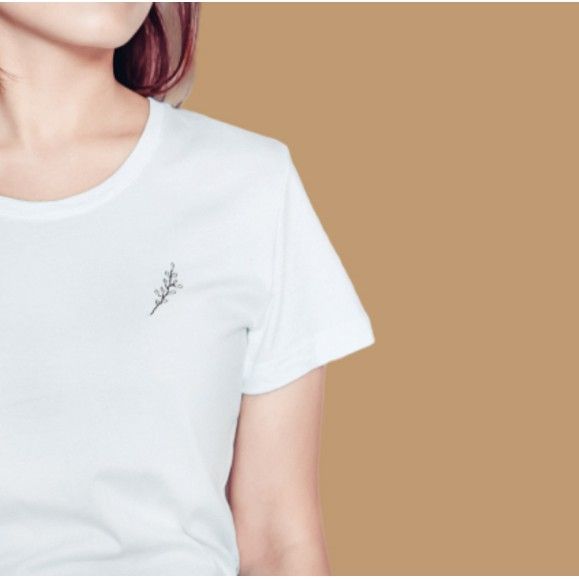 Áo thun Kháng khuẩn cổ tròn Trắng, Hoạ tiết Lá Cotton. Thêu tay (Handmade)