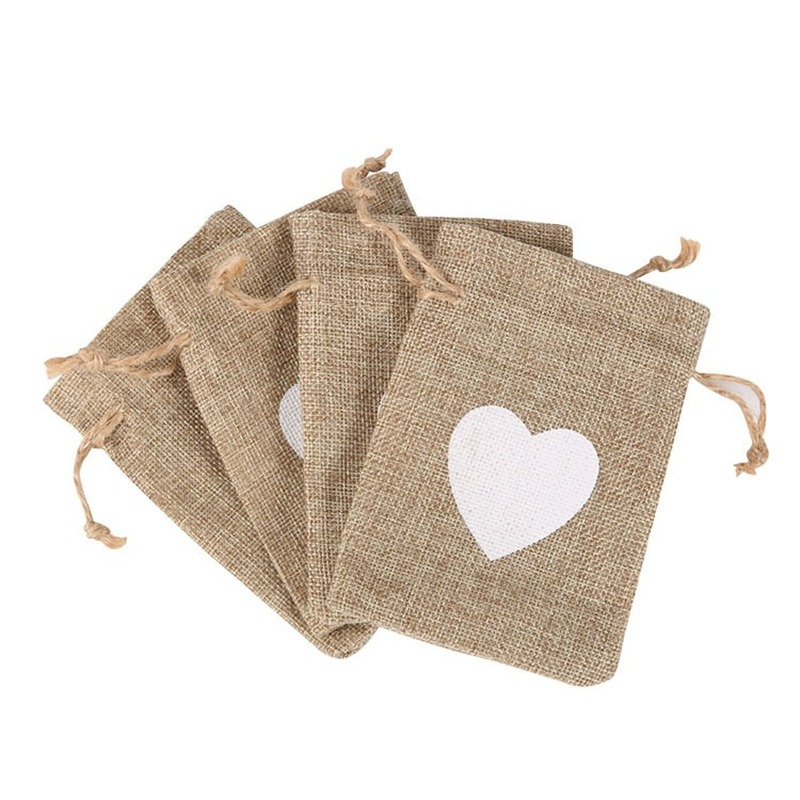 úi dây rút bằng vải lanh kích thước 10x14CM mặt trước in trái tim T1355