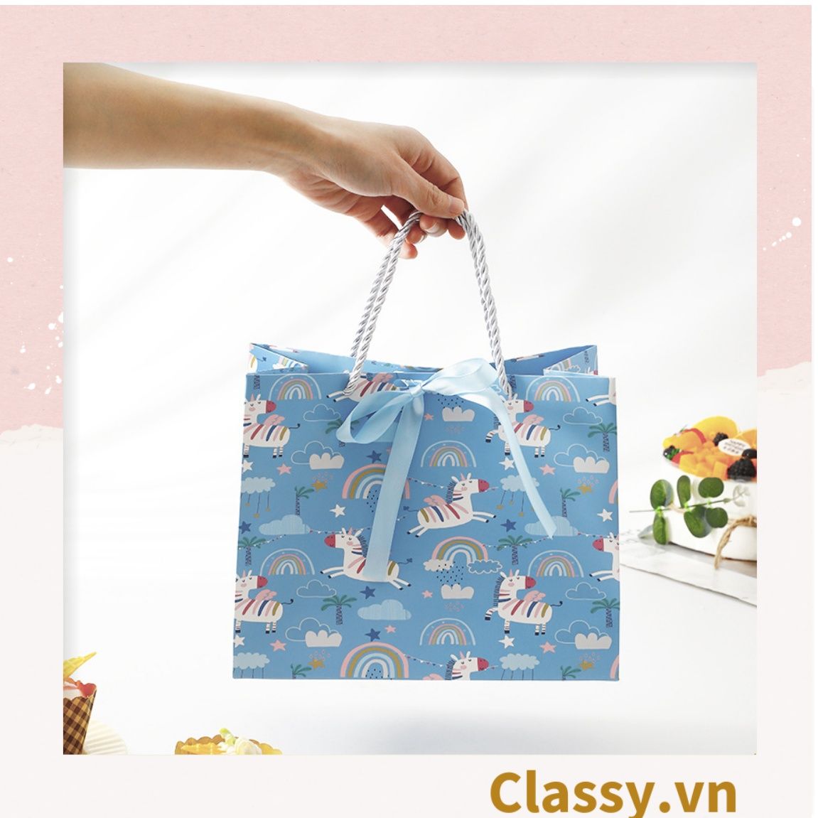 Q978 Túi giấy đựng quà dây quai dù dễ thương, nhiều kích cỡ cực xinh hình Kỳ lân màu hồng, đính ruy băng xám