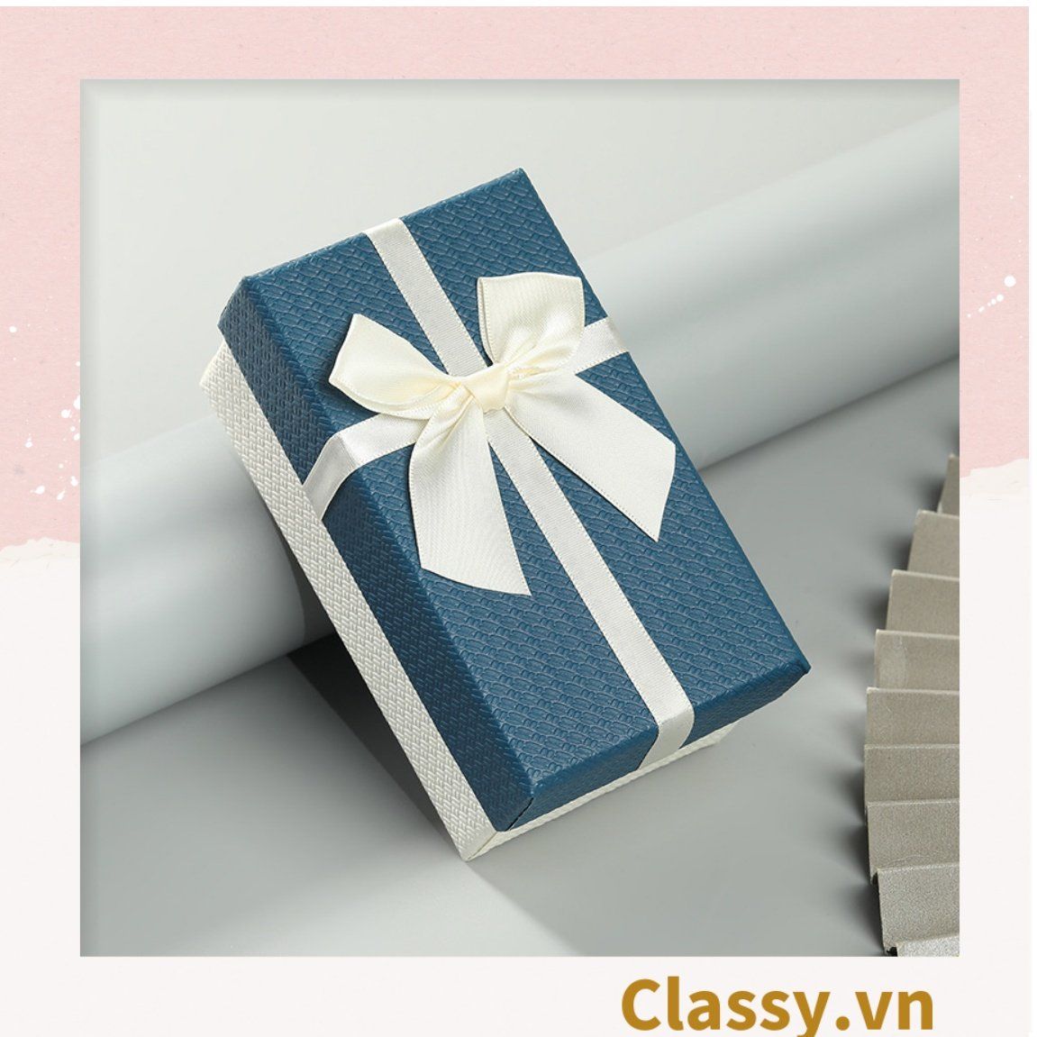 Hộp đựng quà tặng gắn nơ và tag chúc mừng, đựng son môi, nước hoa, sô cô la, trang sức
