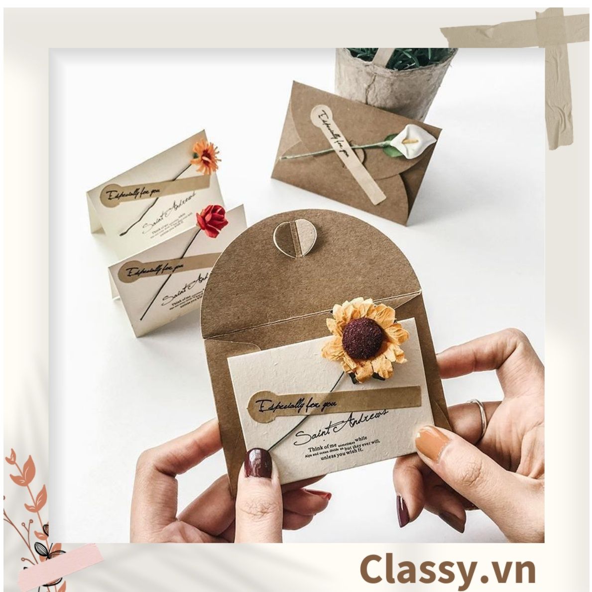 Thiệp Cổ điển Vintage gắn hoa khô kèm phong bì giấy kraft và nhãn dán sticker Q626
