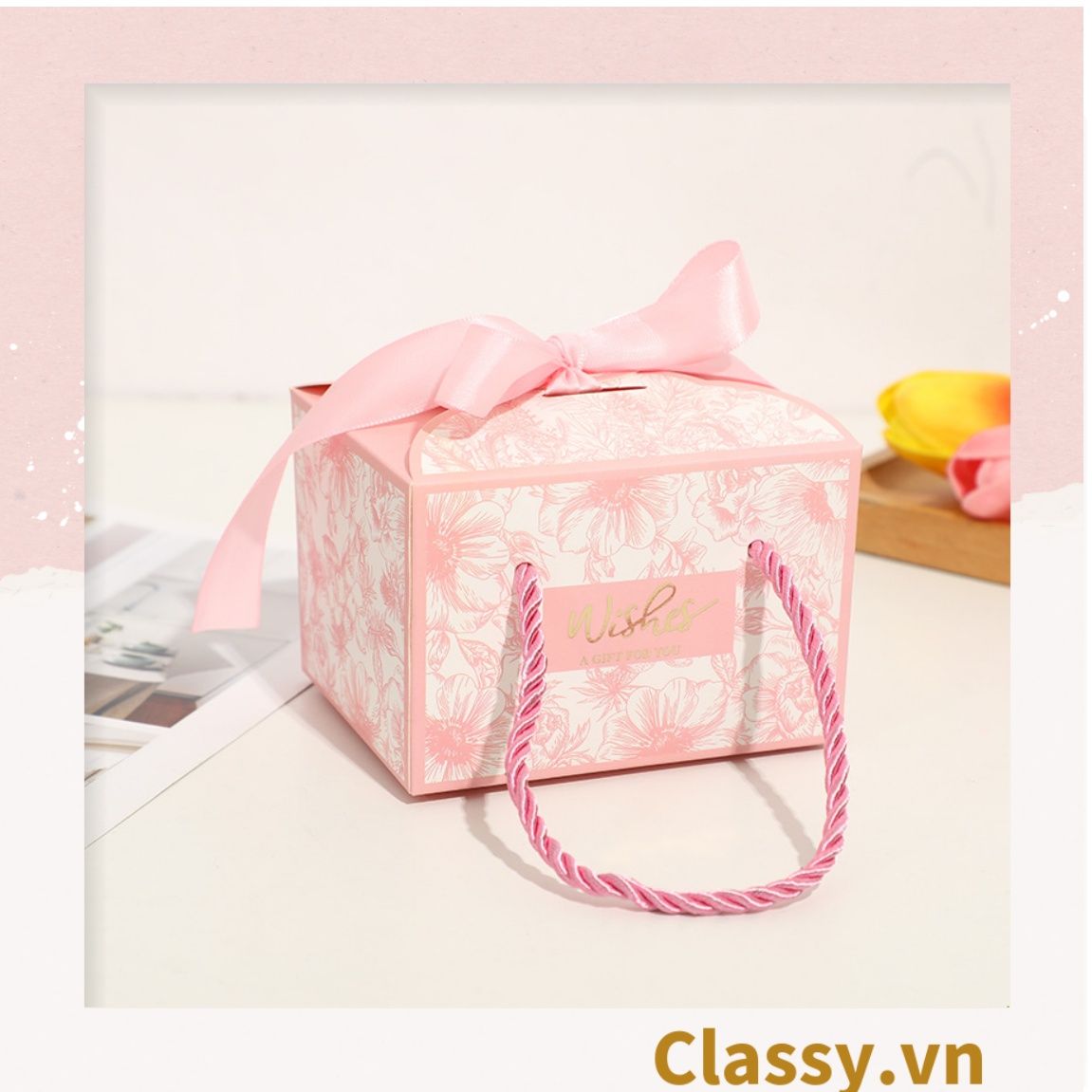 Q794 -(Kích thước 15x12x10cm) - Hộp giấy tự gấp đựng quà tặng hình hộp vuông kèm ruy băng và quai xách nhựa cứng