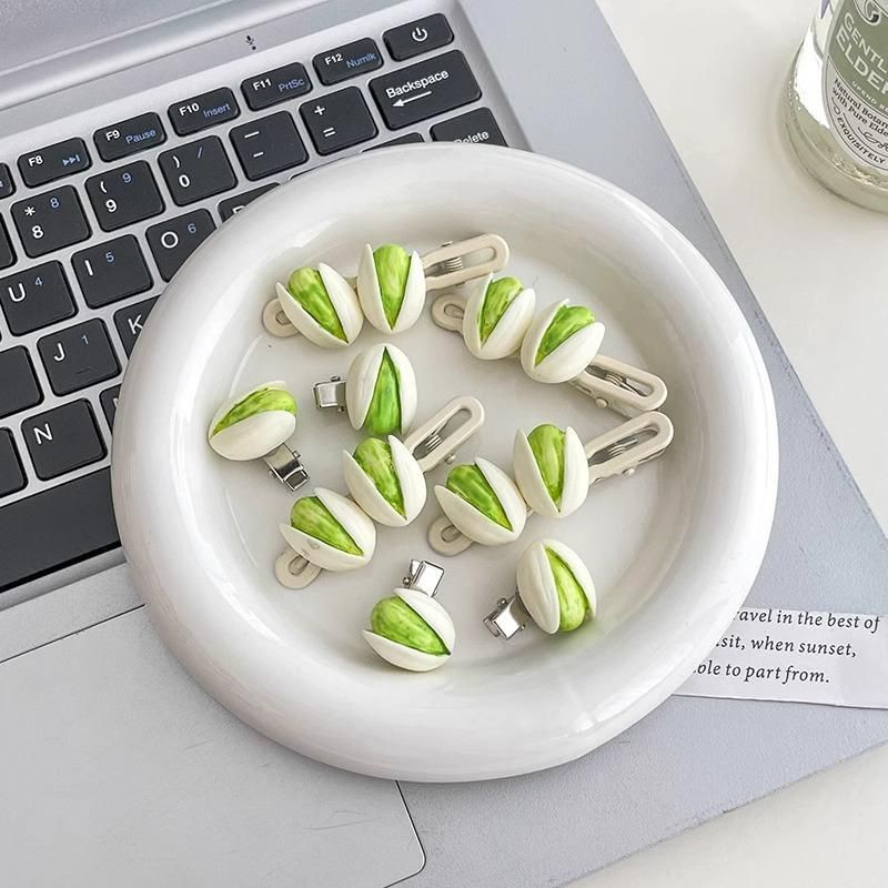 Kẹp tóc dạng clip mỏ vịt, họa tiết minh họa hình hạt dẻ cười PK935