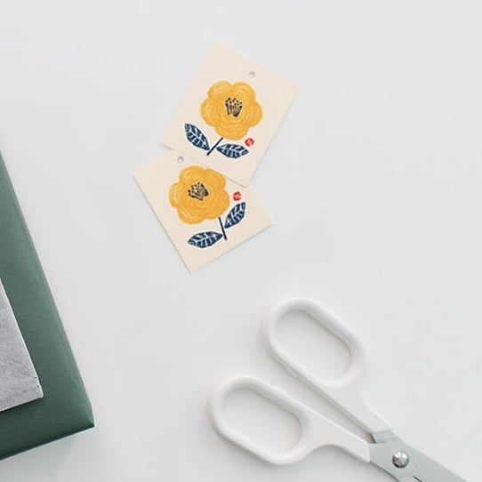Thẻ tag trang trí Classy Hoa Vàng DIY trang trí thẻ đóng gói quà tặng 4,2 X 5 CM Q1814
