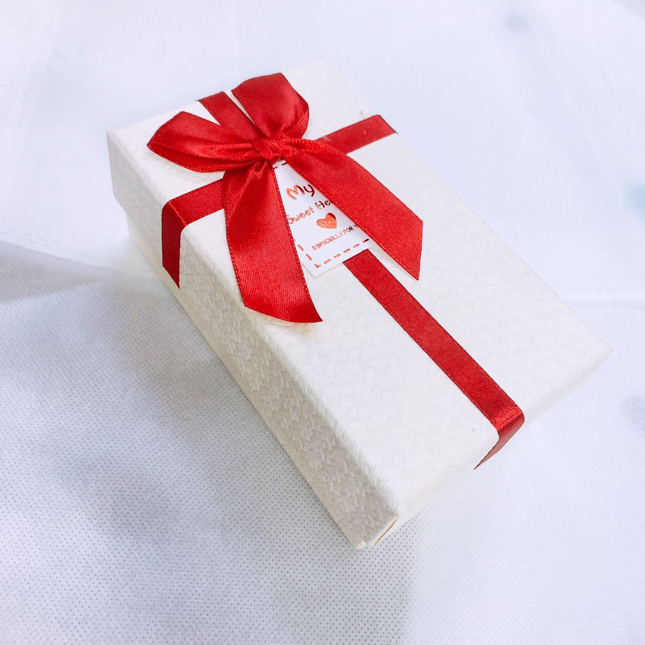 Hộp đựng quà tặng gắn nơ và tag chúc mừng, đựng son môi, nước hoa, sô cô la, trang sức