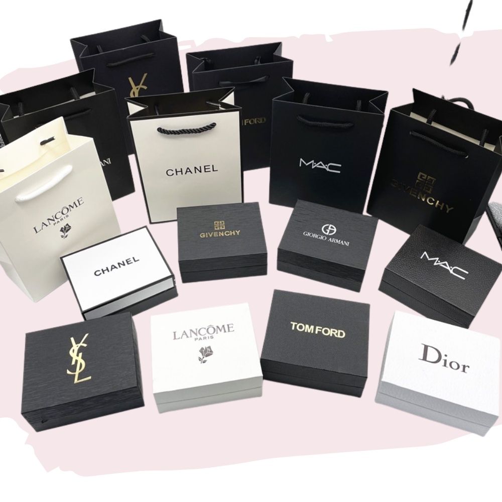  (KÈM RUY BĂNG, GIẤY LÓT) Hộp quà màu trắng đựng son môi/nước hoa in chữ DIOR, CHANEL,YSL, HERMES 