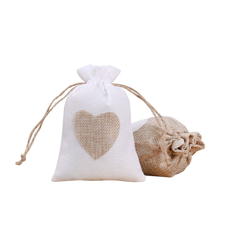 úi dây rút bằng vải lanh kích thước 10x14CM mặt trước in trái tim T1355