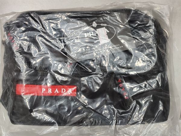 Túi đeo bụng prada