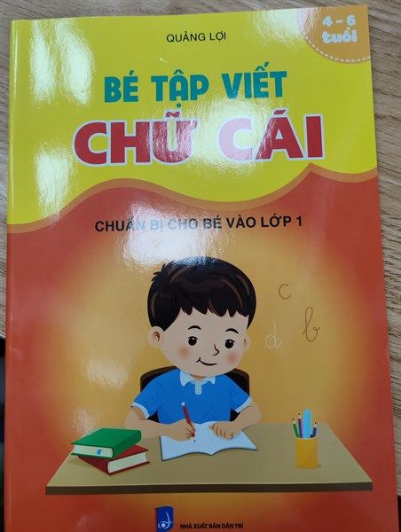 Bé tập viết chữ cái - Nxb Dân Chí