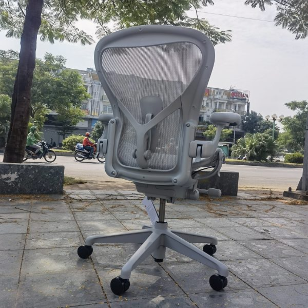  Ghế công thái học Herman Miller Aeron chân nhựa - Trắng Mineral 