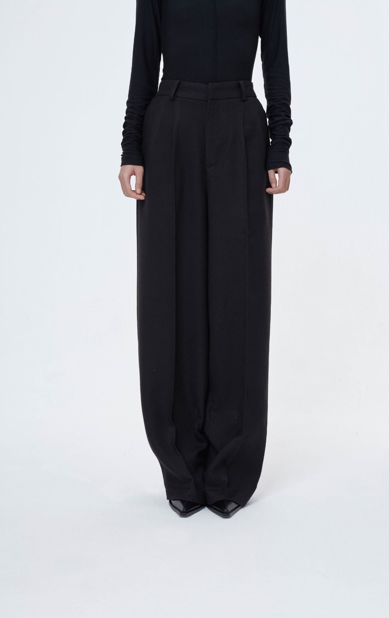  23 BLACK COCOON TROUSER 