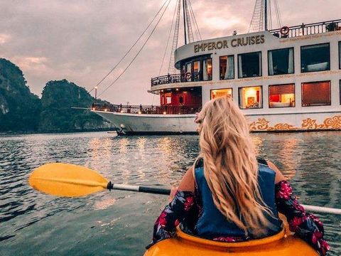 TOUR DU THUYỀN EMPEROR CRUISES VỊNH NHA TRANG