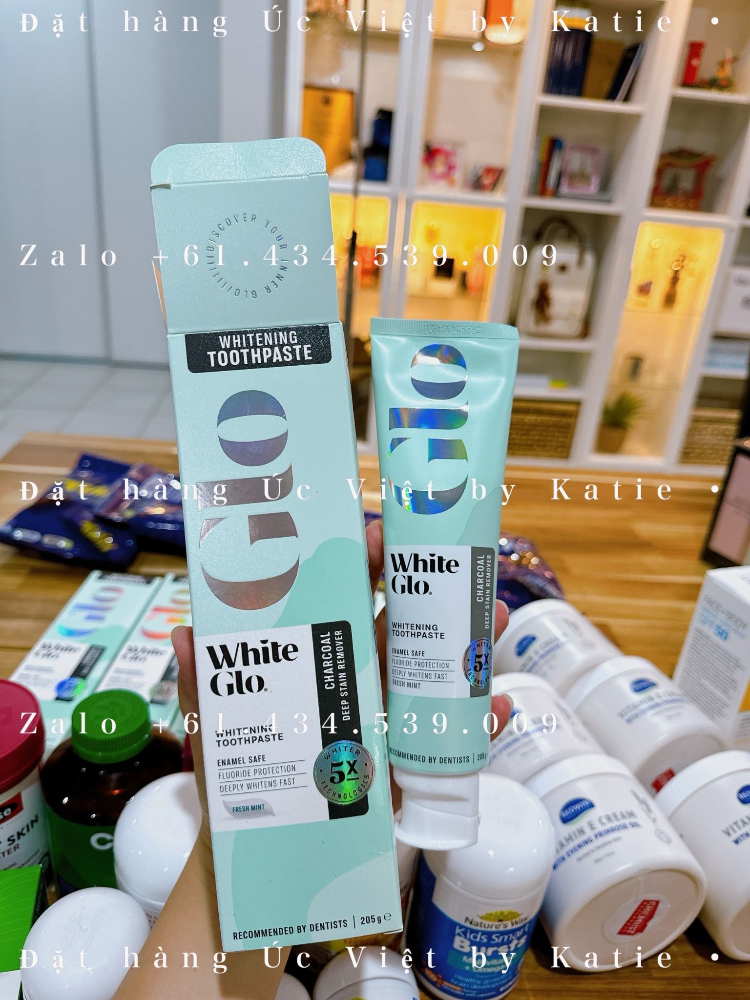 Kem đánh răng WHITE GLO Charcoal Than Tre 205g Úc