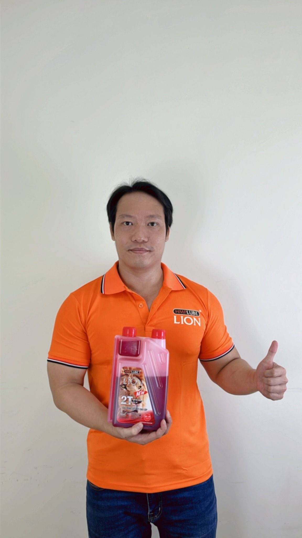 1 Chai Nhớt Lion 2T Tặng 1 Dây Cáp Sạc Đa Năng 3 In 1