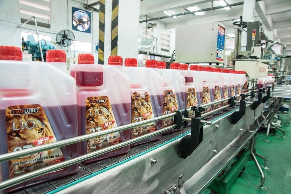 1 Chai Nhớt Lion 2T Tặng 1 Dây Cáp Sạc Đa Năng 3 In 1