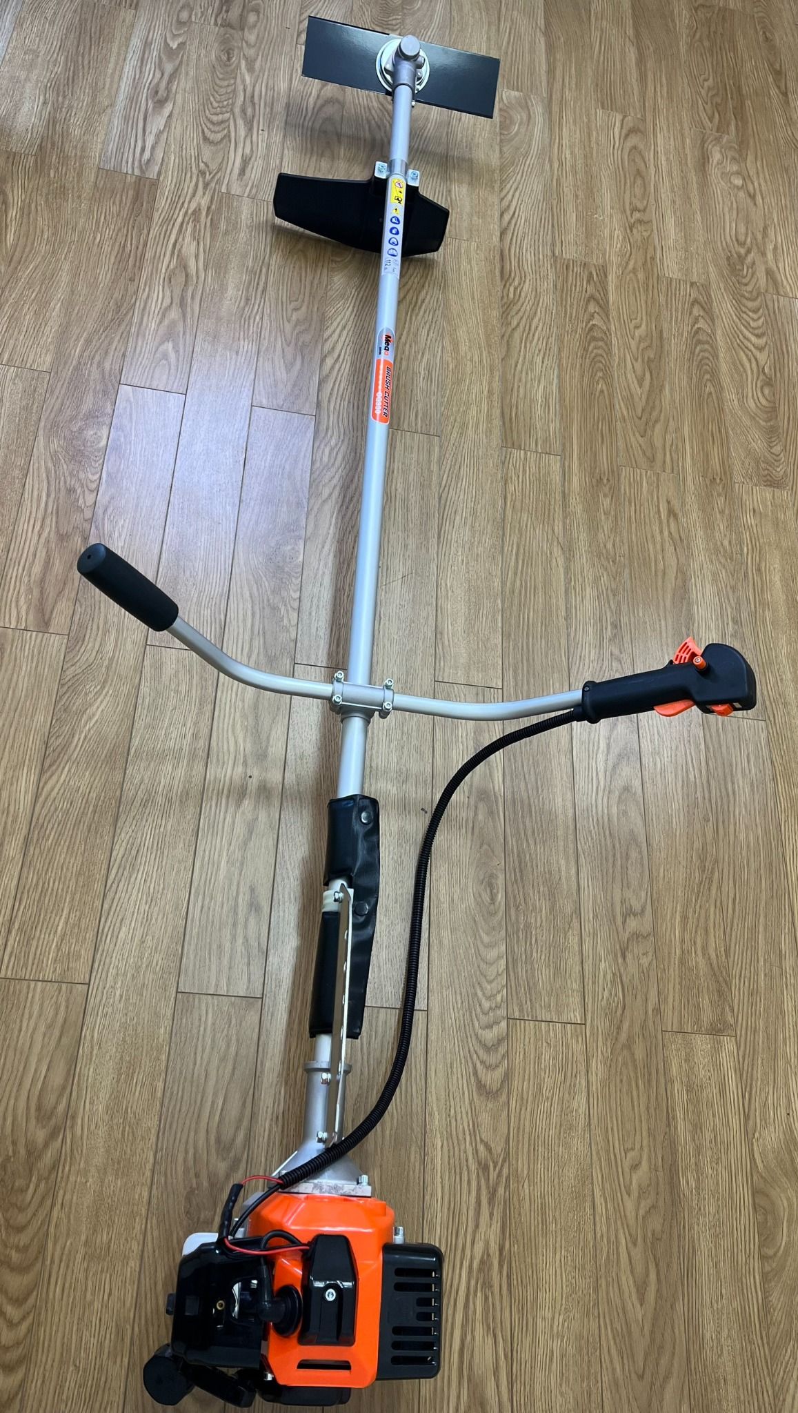 Cắt Cỏ Mega 330 - Màu Cam Đen