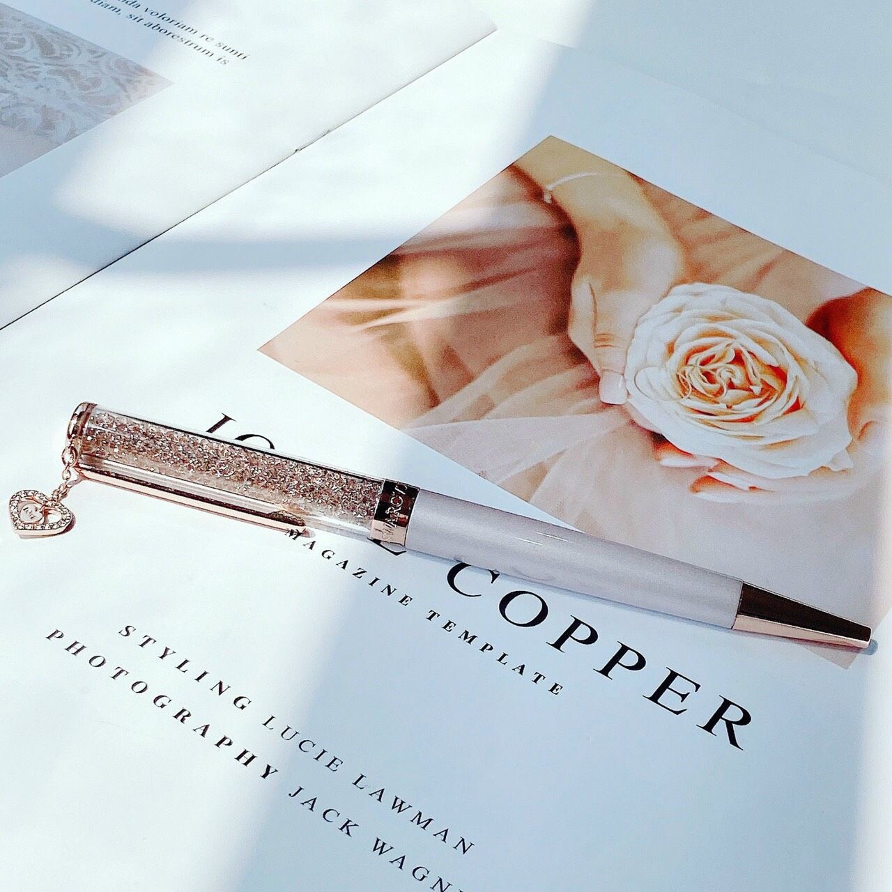 Bút ký Swarovski mẫu gắn charm tim - Swarovski Crystalline ballpoint pen Heart, Rose gold tone, Pink lacquered, Rose gold-tone plated