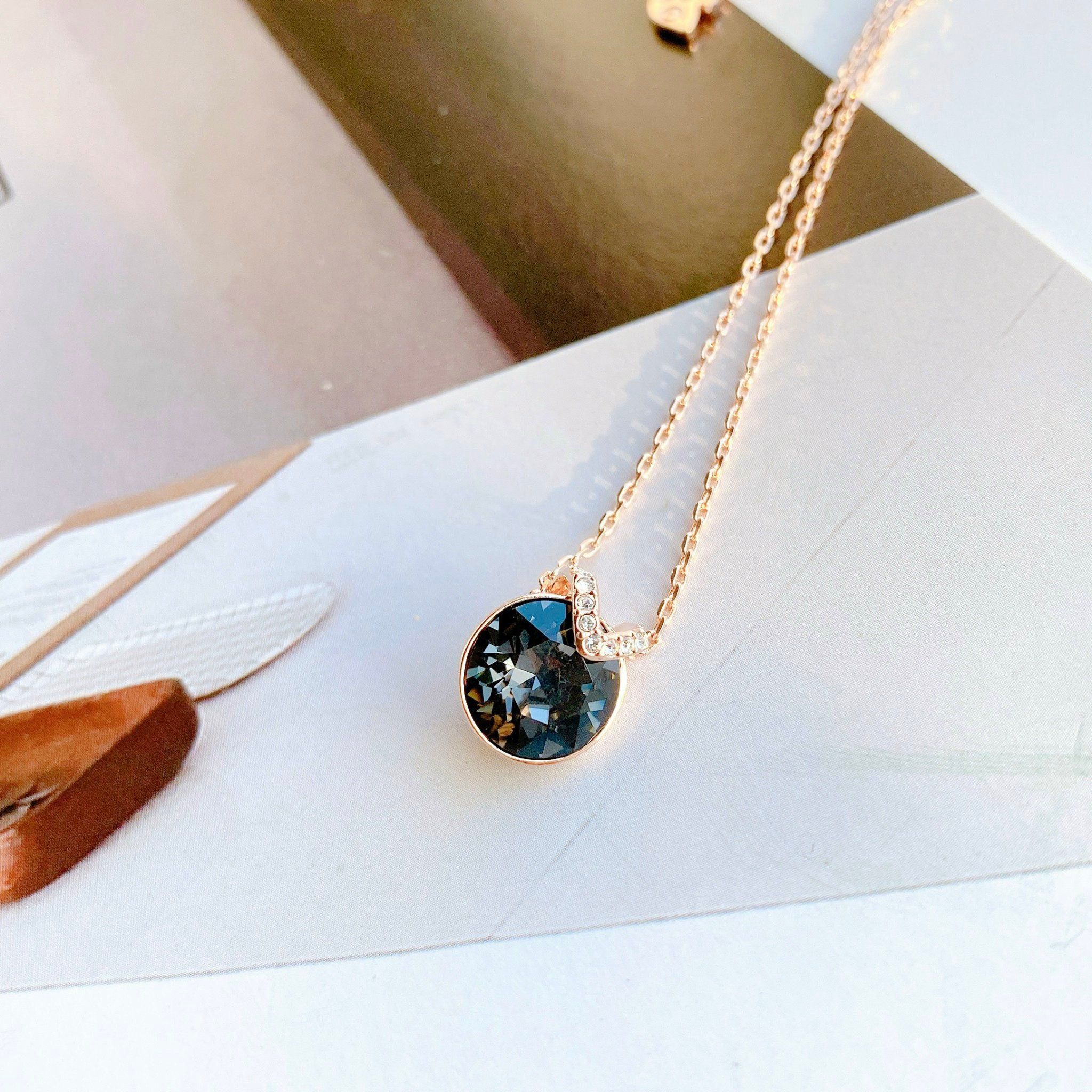 Dây chuyền Swarovski Bella V màu ghi - Swarovski Bella V pendant Round cut, Gray, Rose gold-tone plated