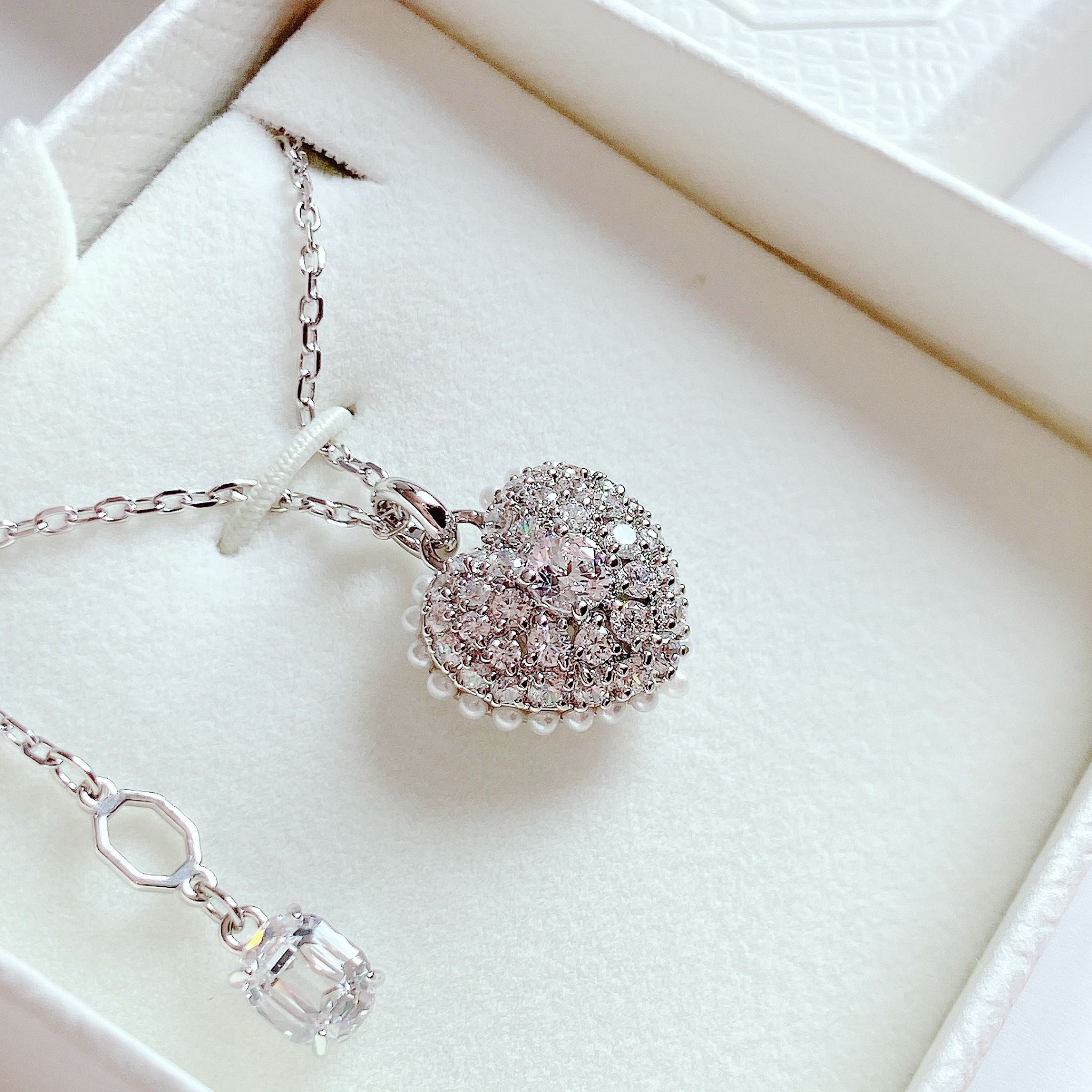 Hyperbola pendant Heart, White, Rhodium plated