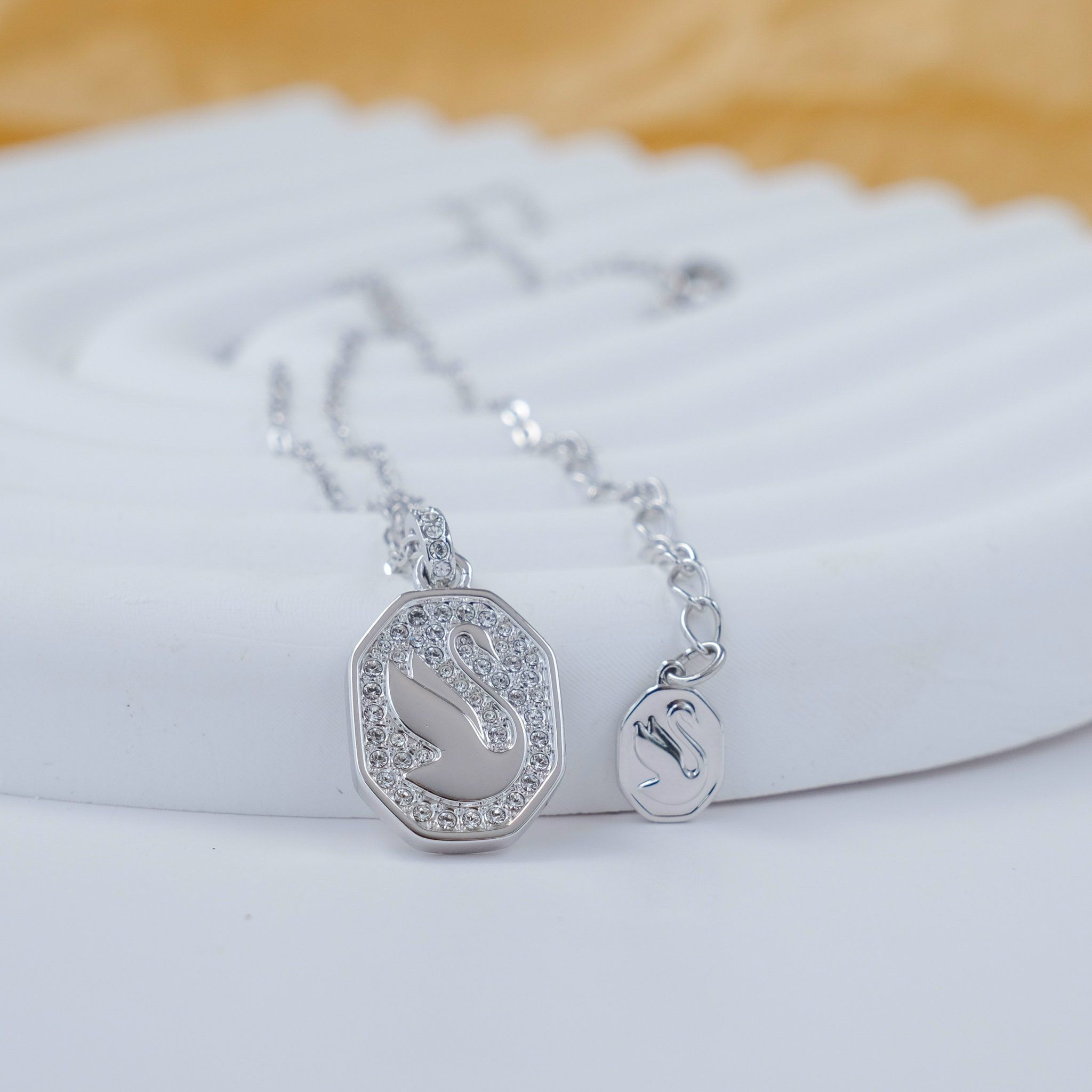 Dây chuyền thiên nga Swarovski khắc thiên nga đeo 2 mặt màu trắng- Swarovski Signum pendant White, Rhodium plated