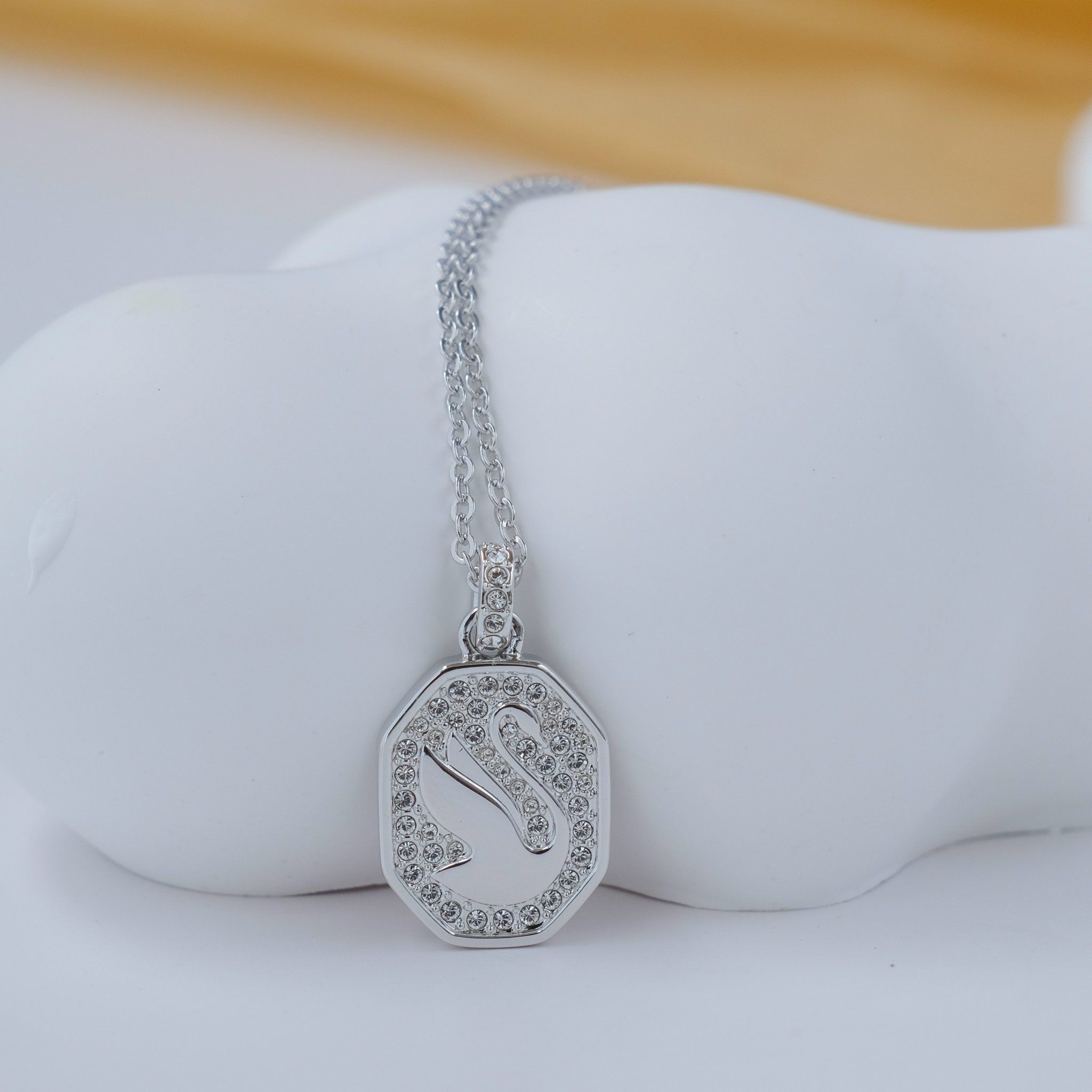 Dây chuyền thiên nga Swarovski khắc thiên nga đeo 2 mặt màu trắng- Swarovski Signum pendant White, Rhodium plated