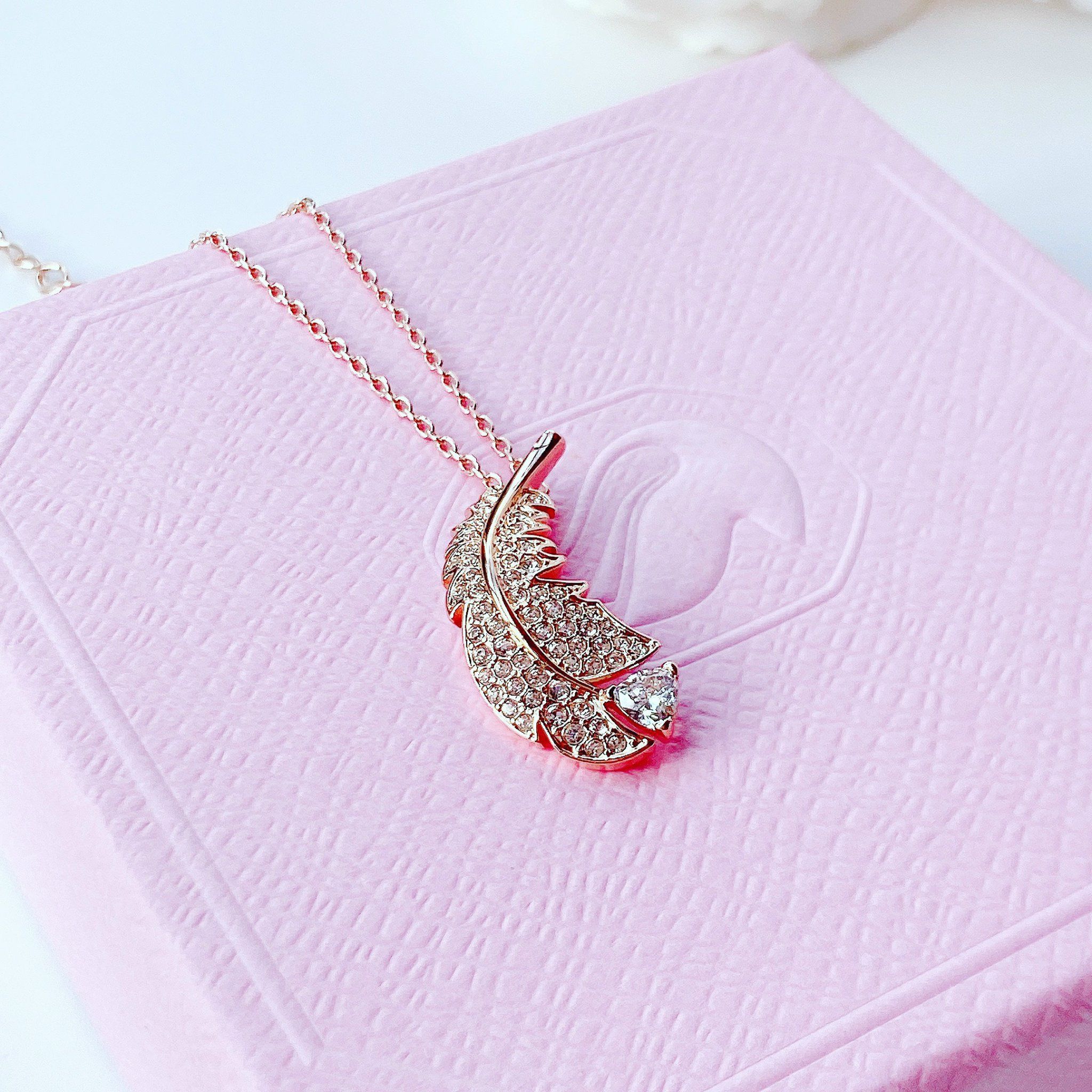 Nice pendant Feather, White, Rose gold-tone plated